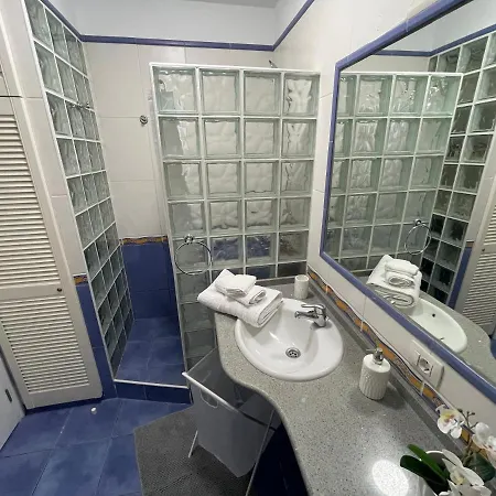Beautiful 3 Bd. In La Laguna Centre